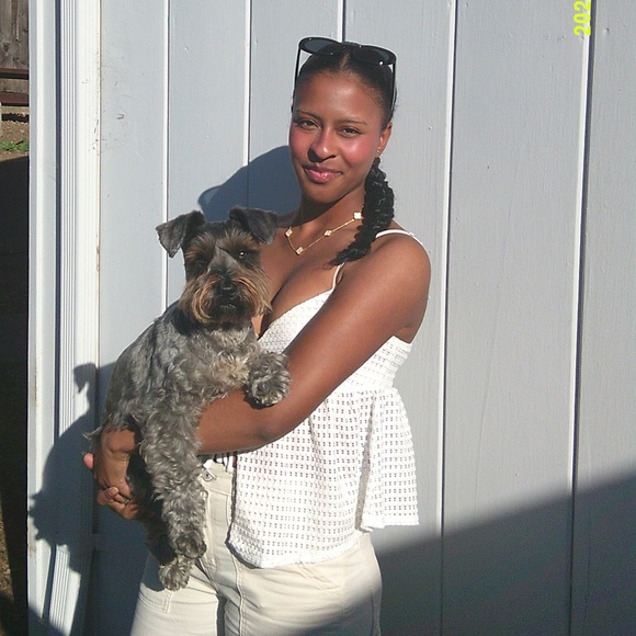 Meet your Posher, Sofia - Picture 1 of 4